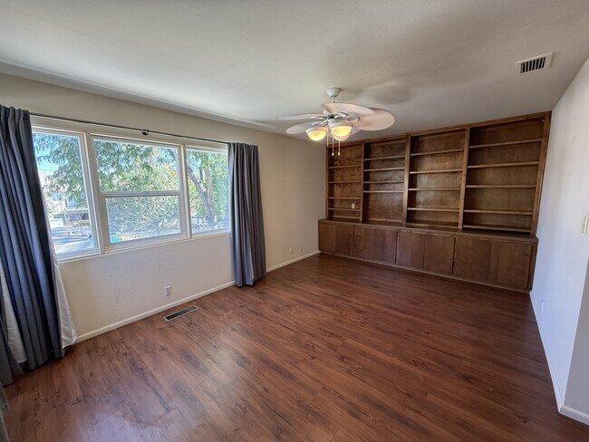 Building Photo - 2909 Cutler Ave NE