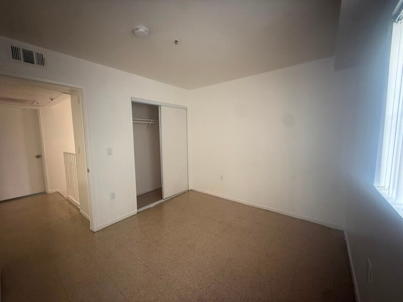 Building Photo - 716 S Carondelet St