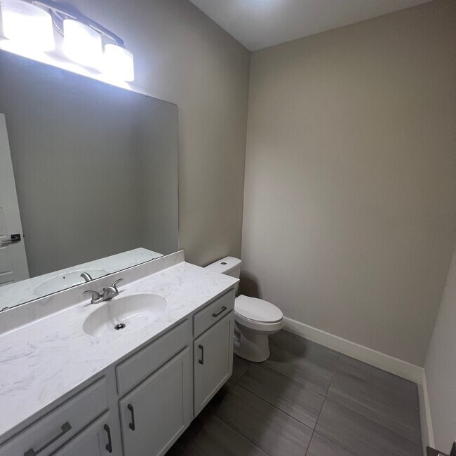 Building Photo - 1622 Prop Dr