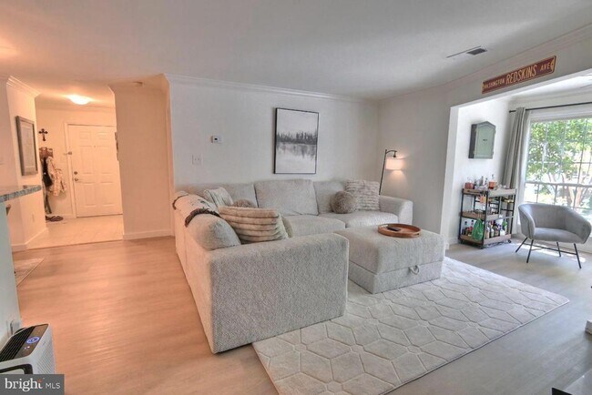 Building Photo - 2220 Springwood Dr