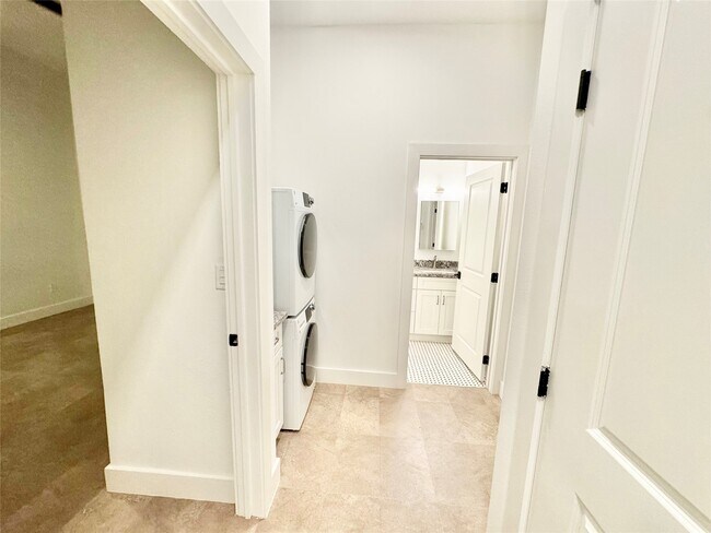 Building Photo - 2102 Mechanic St