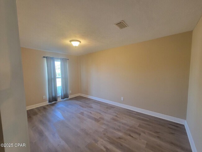 Building Photo - 3136 Lawton Ct