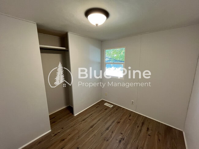 Building Photo - 4530 S 5th Ave