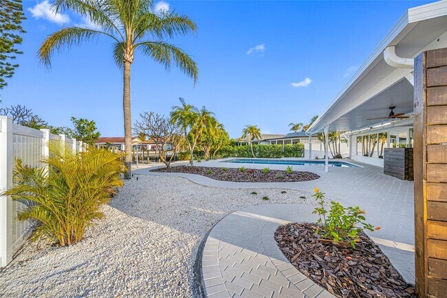 Building Photo - 1029 Bal Harbour Dr