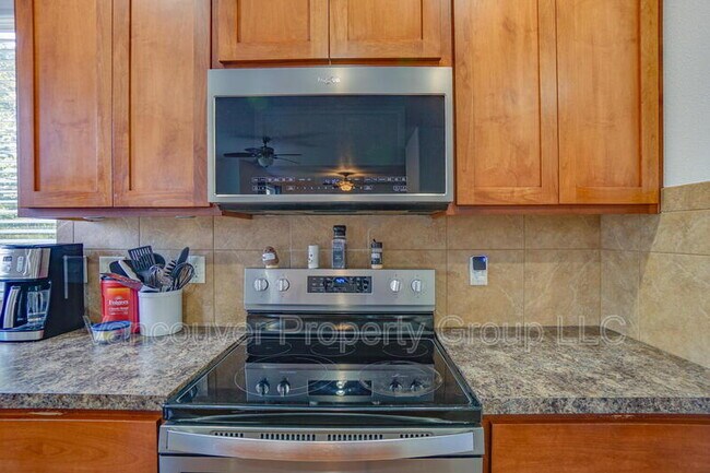 Building Photo - 6405 NE 87th Ave
