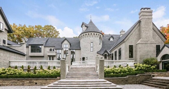 Building Photo - Hidden Gem - Castle in Eagan