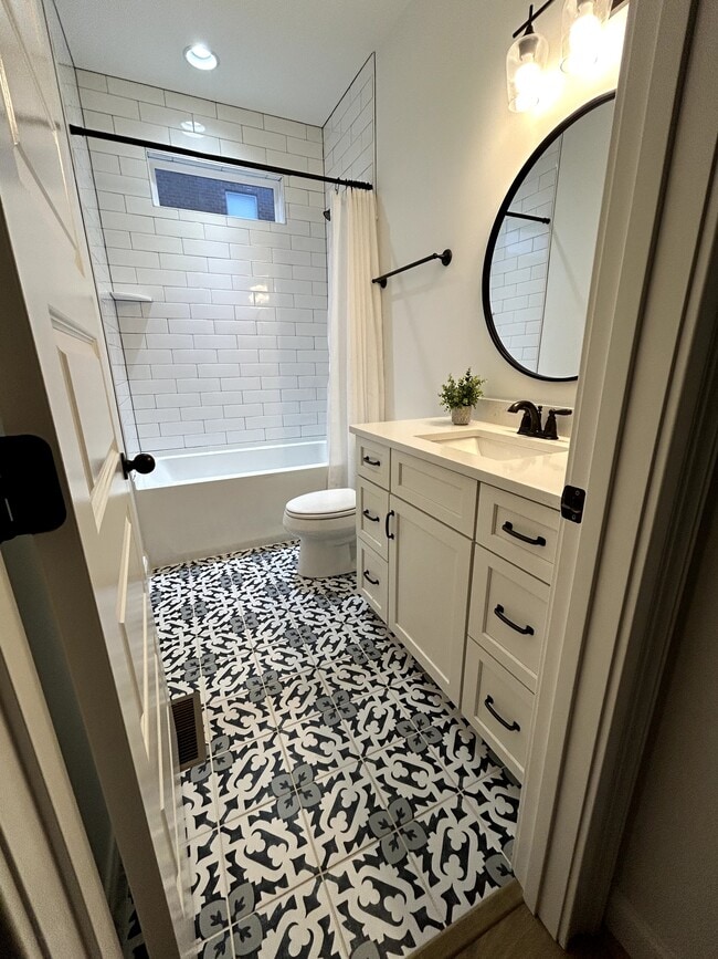 Building Photo - 1000 Alrich Ct