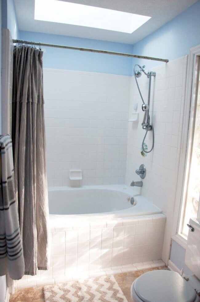 Building Photo - 2983 Bay Shore Dr