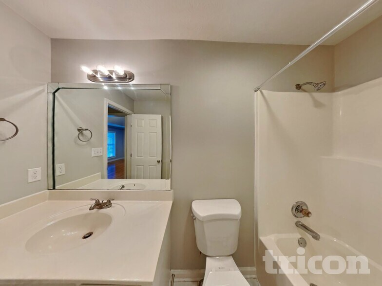 Building Photo - 138 Putter Point Dr