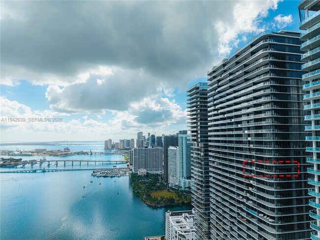 Building Photo - 700 NE 24th St