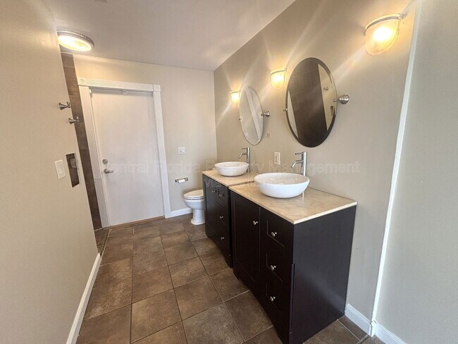 Building Photo - 1009 Terry Dr