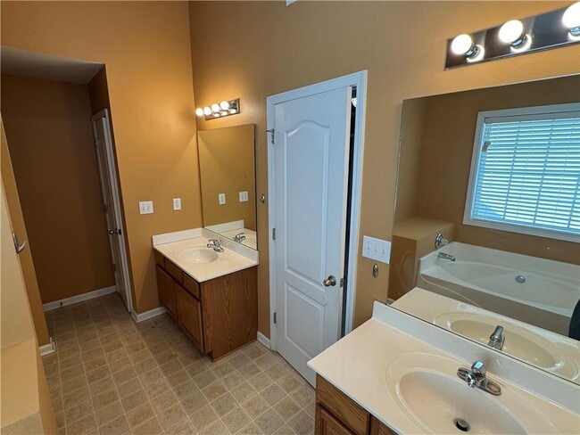 Building Photo - 6902 Grand Hickory Dr