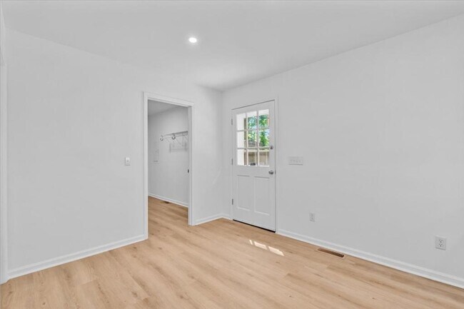 Building Photo - 120 Arcaro Dr