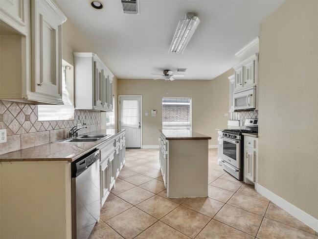 Building Photo - 1803 Ripple Creek Dr
