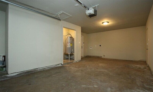 Building Photo - 6326 Guadalupe St
