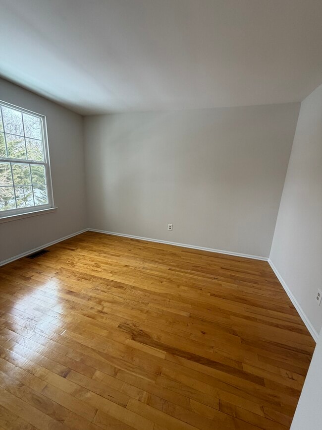 Building Photo - 660 Bayberry Ln