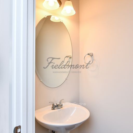 Building Photo - 100 Bluet Ln