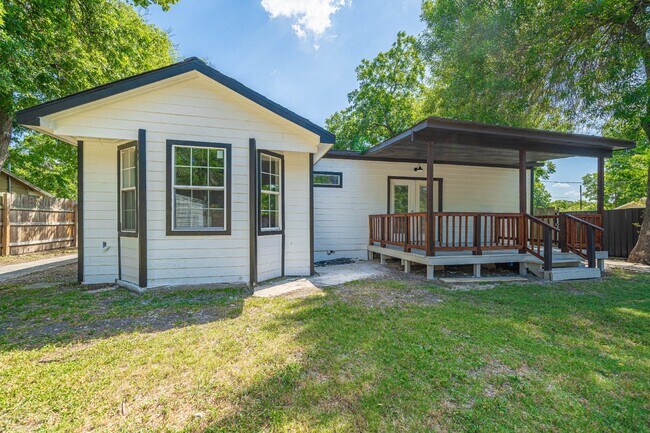 Building Photo - 159 S Hackberry Ave