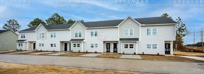 Building Photo - 2 Bedroom, 2 Bath - Like NEW and Available...