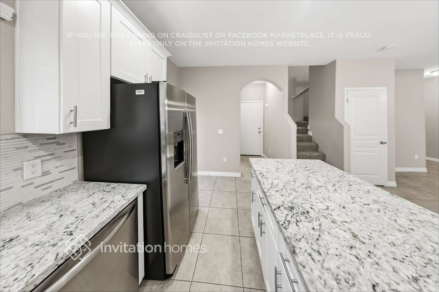 Building Photo - 327 S Travis
