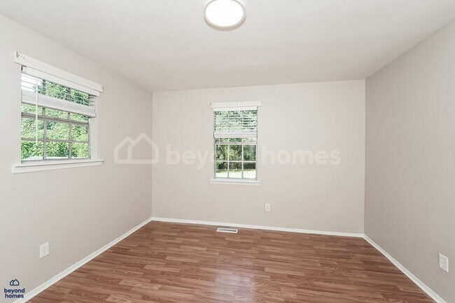 Building Photo - 4213 Kendall Ave