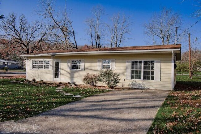 Building Photo - 5 S Pollard Ave