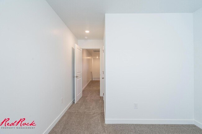 Building Photo - Dog Friendly! 3 Bedroom 2 Bathroom Townhome in Long Valley.