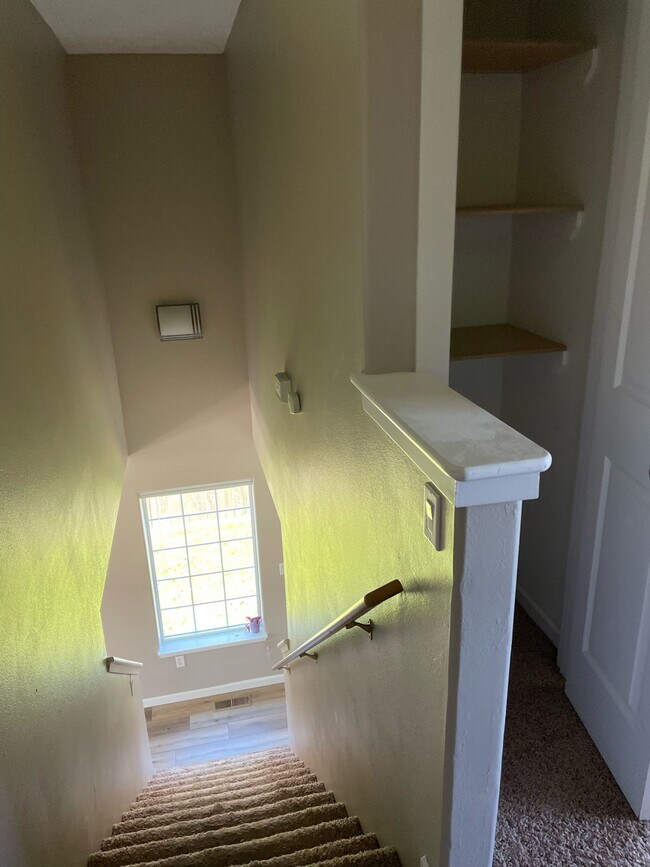 Stairs - 832 Umpqua St