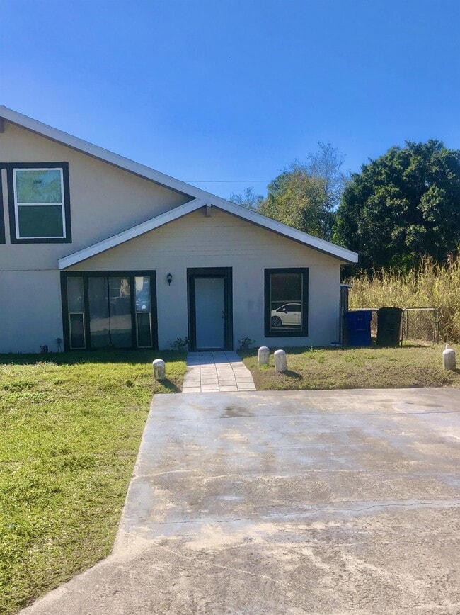 Building Photo - 17464 Dumont Dr