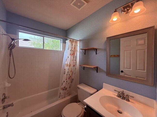 Building Photo - 10905 Dodge Cattle Dr