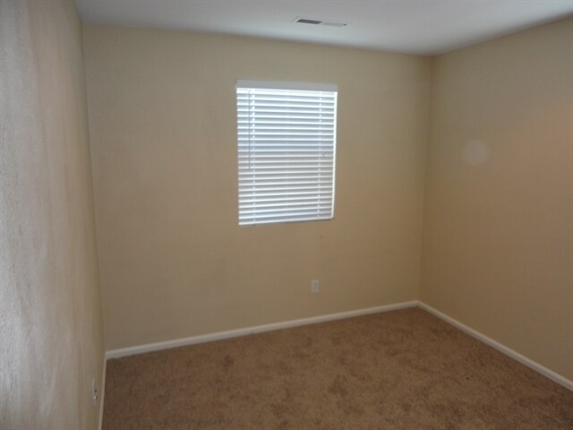 Building Photo - 201 Stagecoach Ln