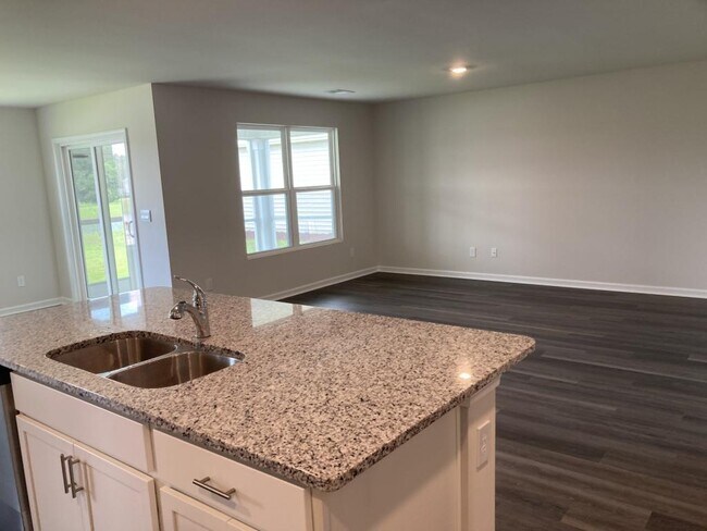 Building Photo - 129 Kings Acre Ct