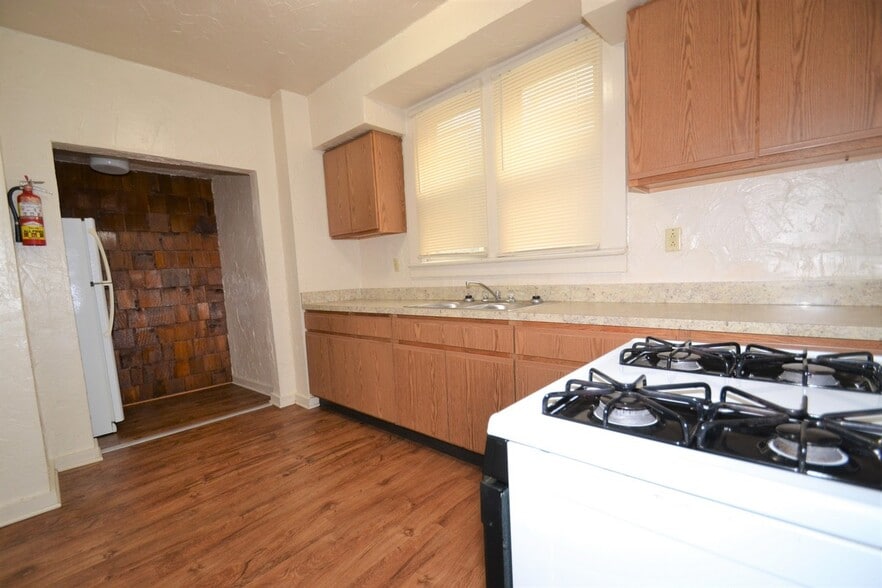 Building Photo - 406 Kling St