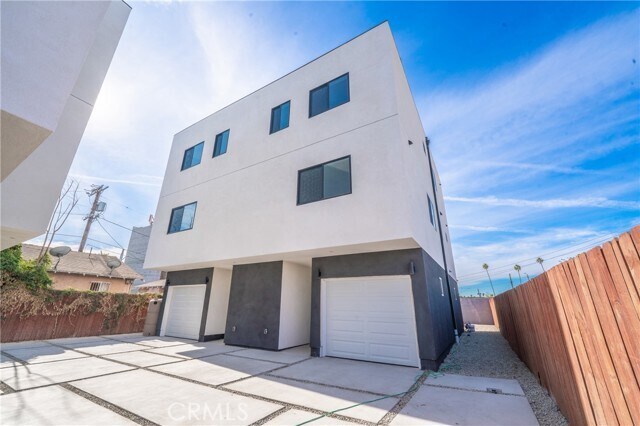 Building Photo - 5889 Brentwood St