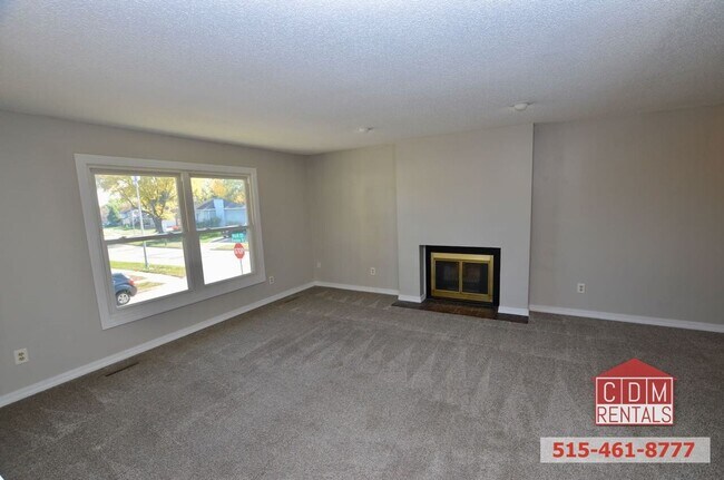 Building Photo - Wonderful Urbandale Home