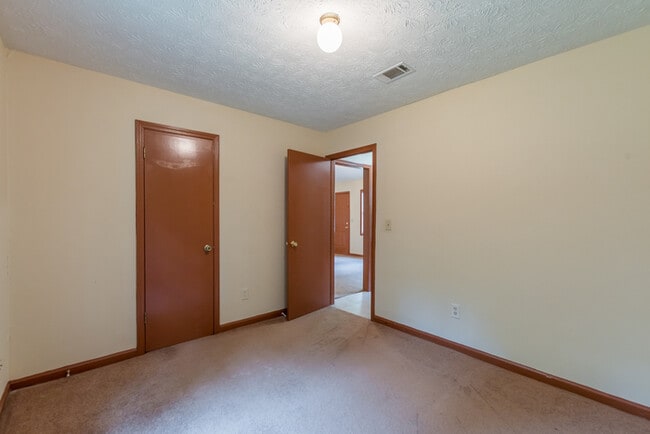 Building Photo - 4174 Warren Rd