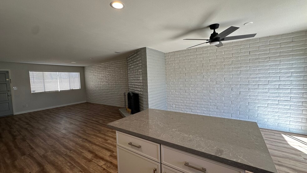 Building Photo - 2808 S Mill Ave