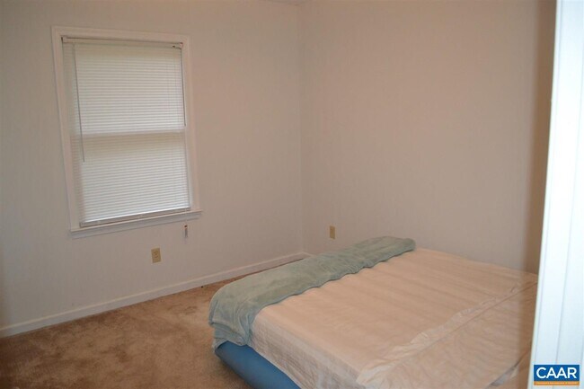 Building Photo - 15 Englewood Dr