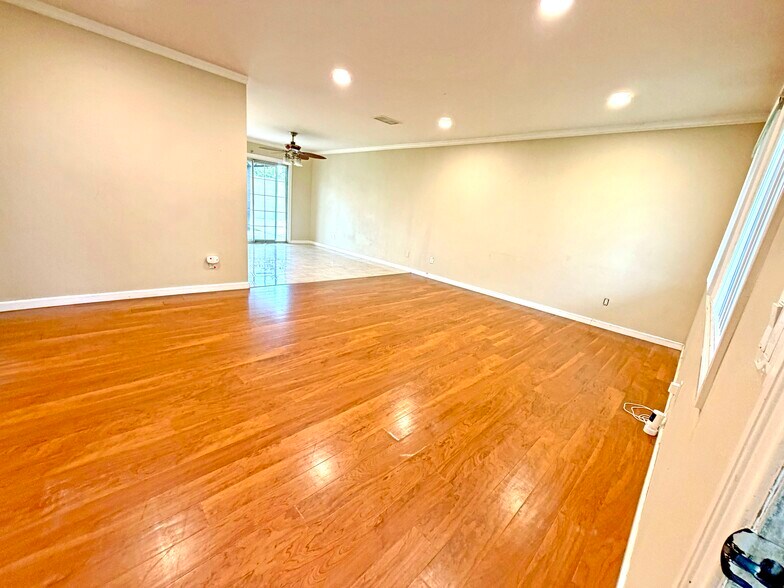 Building Photo - 6502 Edgemont Dr