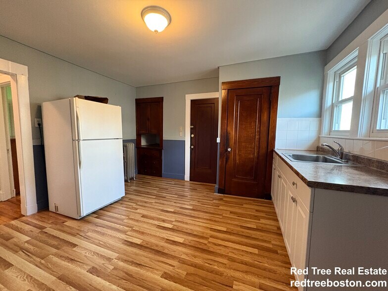 Building Photo - 155-157 Hillside St. Unit 2