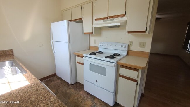 Building Photo - 840 Center Ave