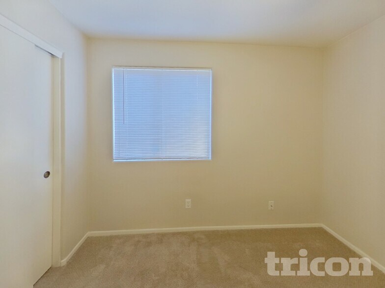 Building Photo - 21619 N 29th Dr