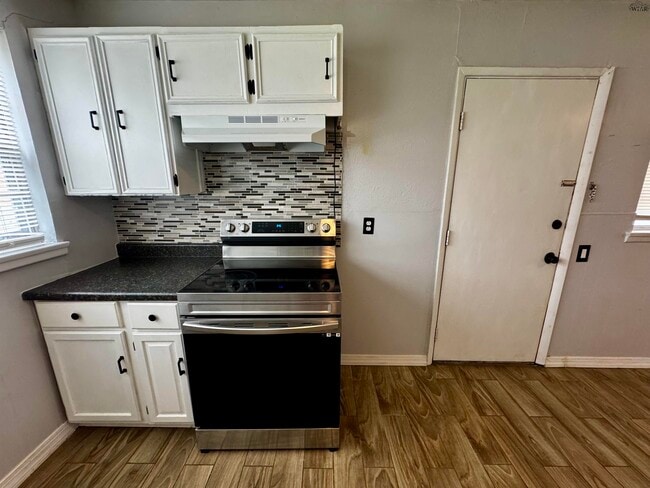 Building Photo - 1504 Red Fox Rd