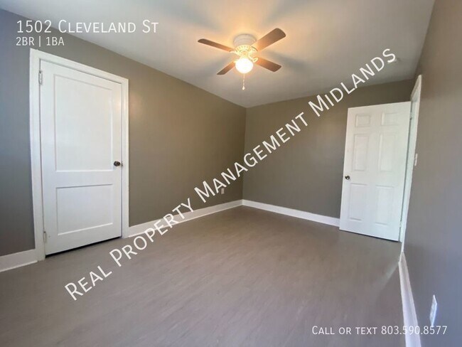 Building Photo - Duplex near Columbia College! Apply Now!