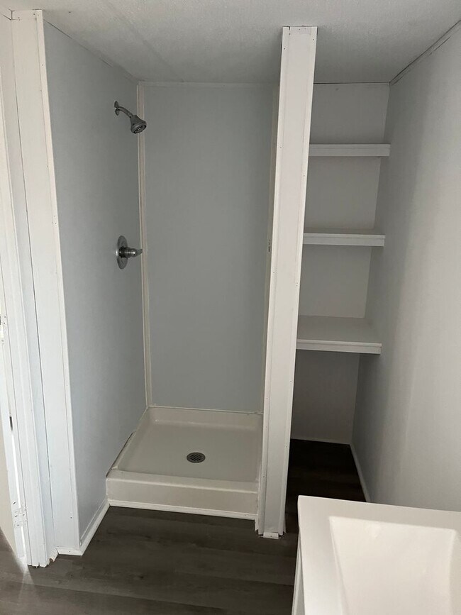 Building Photo - 632 British Rd