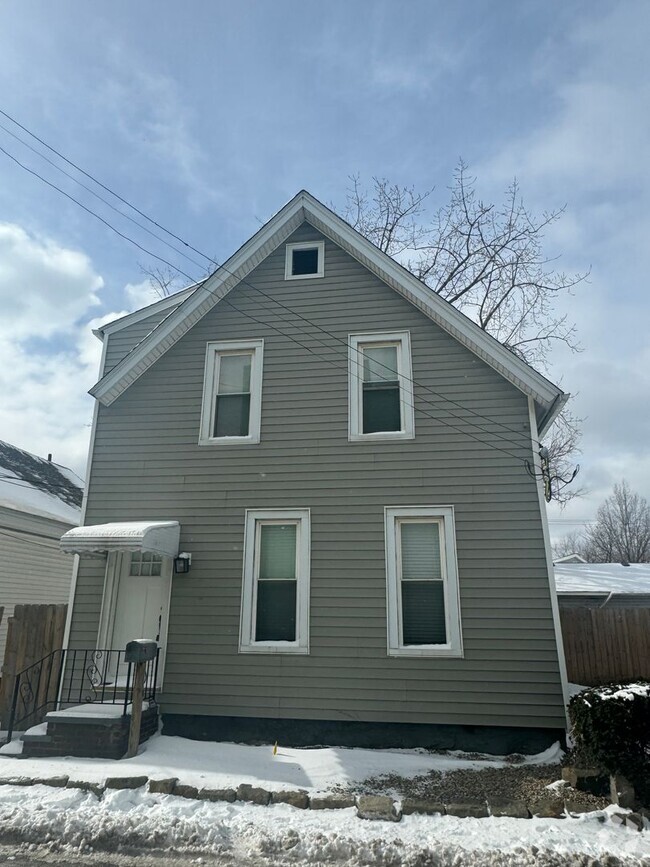 Building Photo - 2452 Thurman Ave