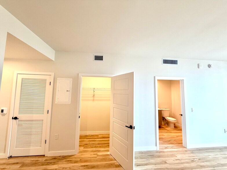 Building Photo - 536 SW 3rd St