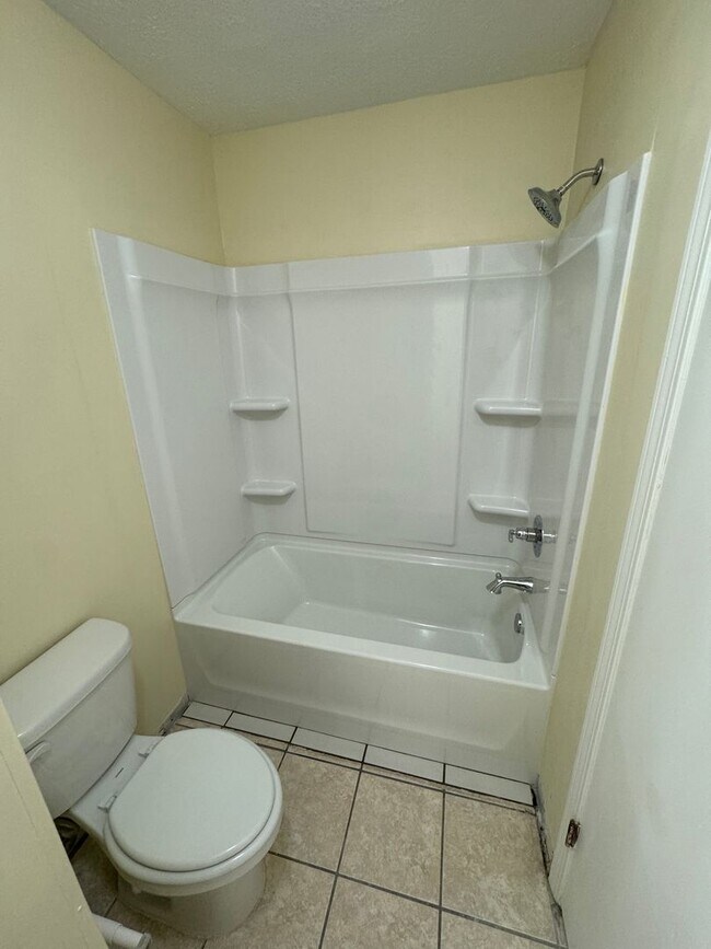 Building Photo - Great Two Bedroom-Freshly Remodeled-$500.00 off first months rental rate with approved application!