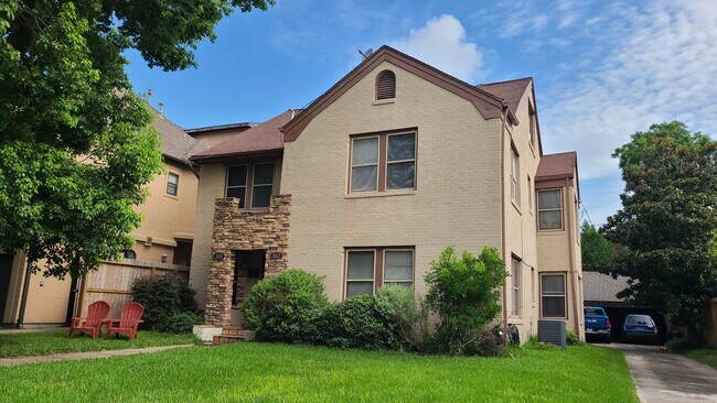 Building Photo - 1610 Castle Ct