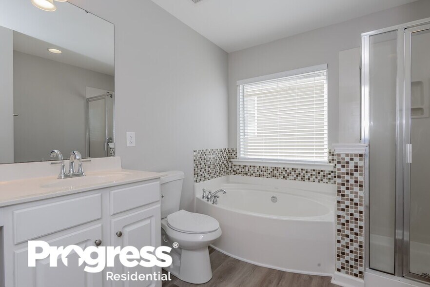 Building Photo - 12701 Cumberland Cove Dr